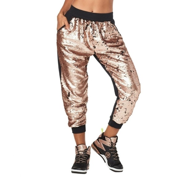 NWT Zumba Glitz + Glam Capri Sweatpants Black Bronze Gold Metallic Spicy Small - Picture 1 of 16
